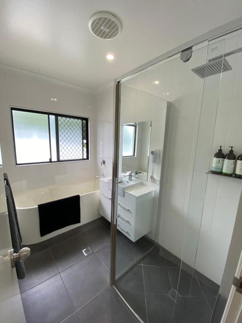 Cooktown Harbour View Luxury Apartments - Tourism TAS 4