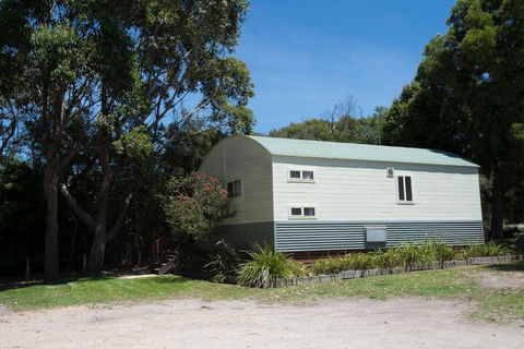 The Lakes Beachfront Holiday Park - Hobart Tourism 3
