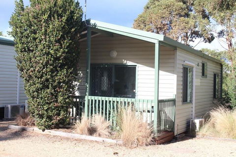 The Lakes Beachfront Holiday Park - Hobart Tourism 7