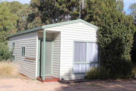 The Lakes Beachfront Holiday Park - Hobart Tourism 6
