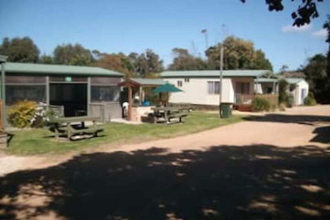 The Lakes Beachfront Holiday Park - Hobart Tourism 4