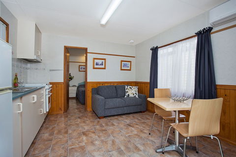 Lake Hamilton Motor Village & Caravan Park - Tourism TAS 5