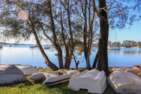 Lakefront Simplicity - Hobart Tourism 1