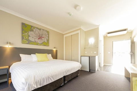 Cowra Services Club Motel - Hobart Tourism 3
