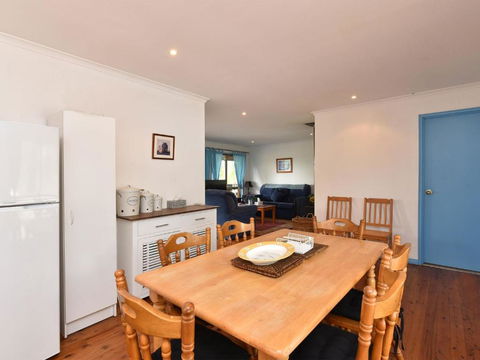 Wallaby Cottage Cute Accom In Bushland Setting - Hobart Tourism 6