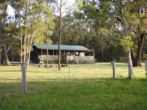 Wallaby Cottage Cute Accom In Bushland Setting - Hobart Tourism 4