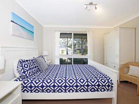 Hayes Beach House Jervis Bay Pet Friendly Award Winner Fireplace - Hobart Tourism 5