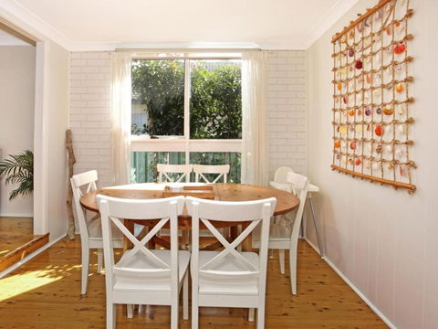 Hayes Beach House Jervis Bay Pet Friendly Award Winner Fireplace - Hobart Tourism 2
