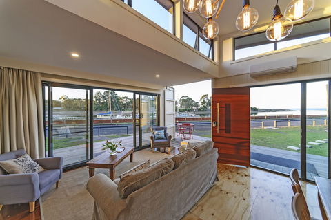 Coastal Pods Wynyard - Tourism TAS 6