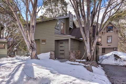 Diamantina - Hobart Tourism 0