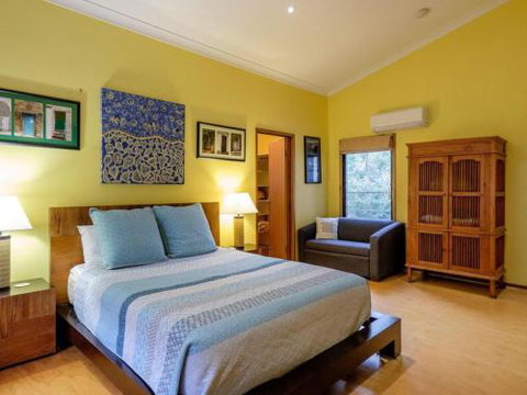 Five Bimba (Tractor House) - Hobart Tourism 0