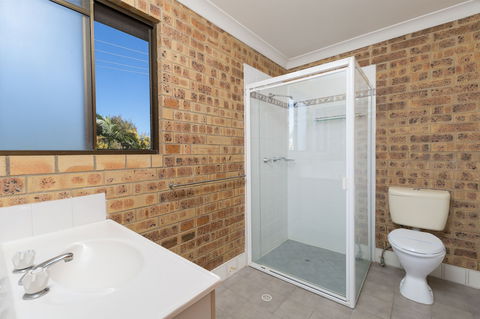 Golden Beach Motor Inn - Hobart Tourism 1