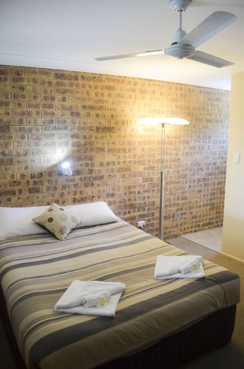 Golden Beach Motor Inn - Hobart Tourism 5