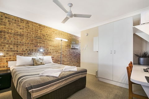 Golden Beach Motor Inn - Hobart Tourism 2