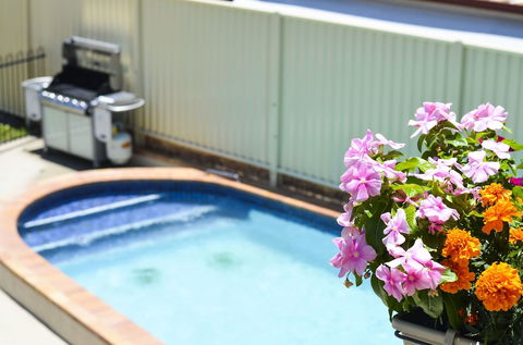 Golden Beach Motor Inn - Hobart Tourism 6