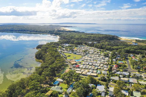 Lakeside Cabins & Holiday Village - Hobart Tourism 1