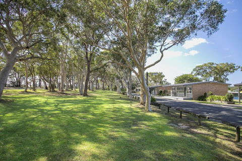 Lakeside Cabins & Holiday Village - Hobart Tourism 5