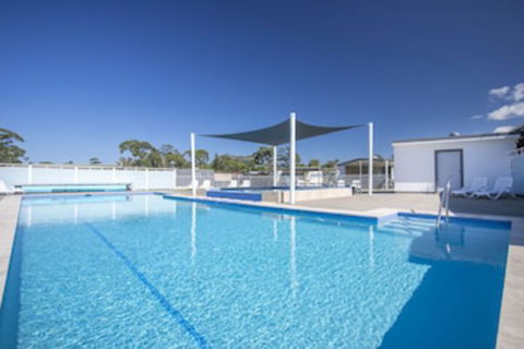 Lakeside Cabins & Holiday Village - Hobart Tourism 0