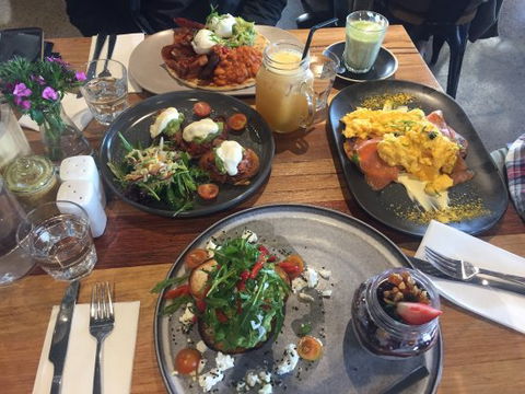 Eating Station - Hobart Tourism 0