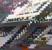Lake Wallace Hotel - Hobart Tourism