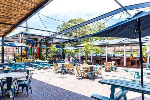 Toormina Hotel, Palms Bar & Dining - Hobart Tourism 0