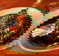 Hungry Wolf - Tourism TAS