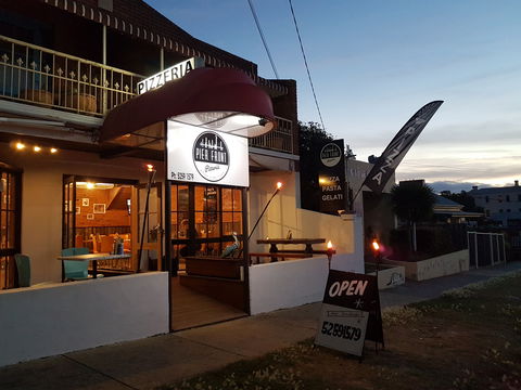 Pier Front Pizzeria - Tourism TAS 0