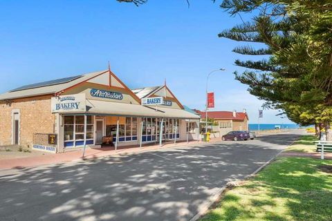 Ardrossan Bakery - Tourism TAS 0