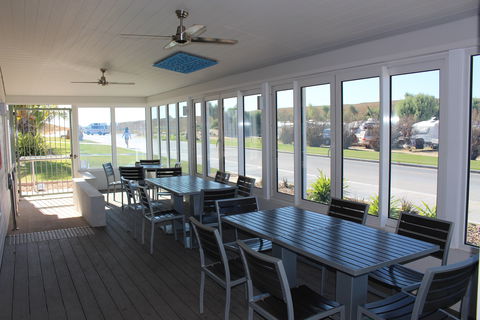 Bill's Bar - Ningaloo Coral Bay - Hobart Tourism 1