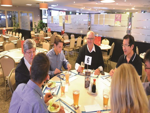 75 On Arthur At The Wellington Soldiers Memorial Club - Hobart Tourism 1