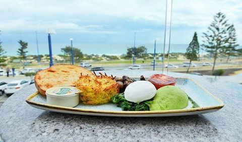 Scarborough Beach Bar - Hobart Tourism 11