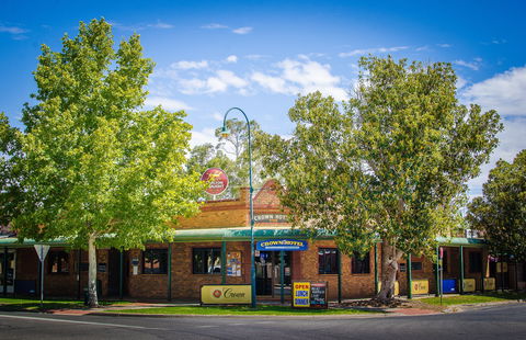 Crown Hotel Wentworth - Hobart Tourism 1