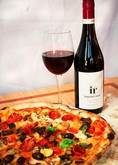 Bonnie And Clydes Pizzaria - Tourism TAS 8