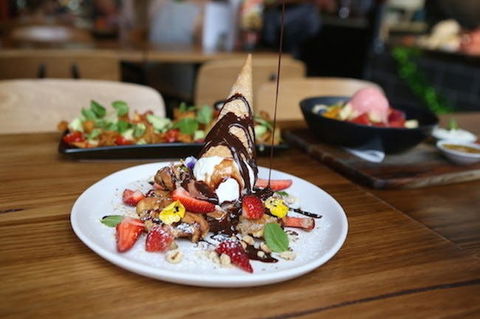 Twisted Sista - Narre Warren - Hobart Tourism 0
