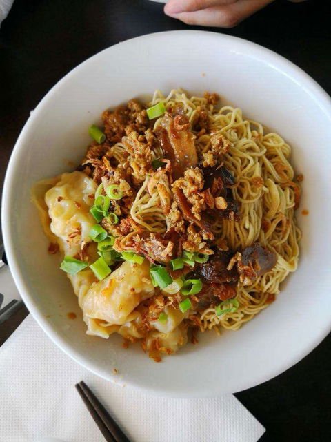 Two Hand Noodle Shop - Tourism TAS 0