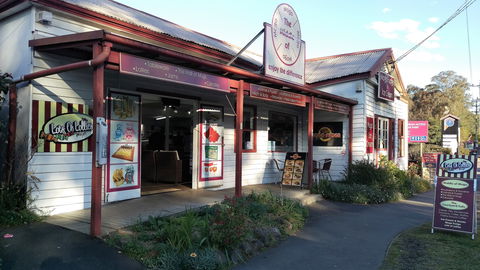 Mogo Fudge And Ice Cream /  Courtyard Cafe / Lots Of Lollies Mogo - Tourism TAS 0