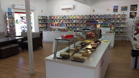 Mogo Fudge And Ice Cream /  Courtyard Cafe / Lots Of Lollies Mogo - Tourism TAS 2