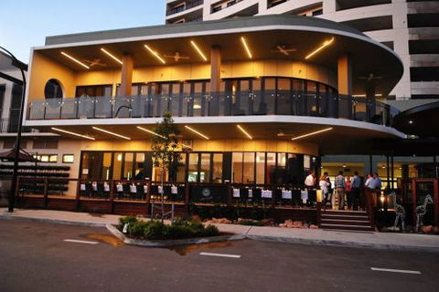 Q Bar & Brasserie On The Avenue - Tourism TAS 1