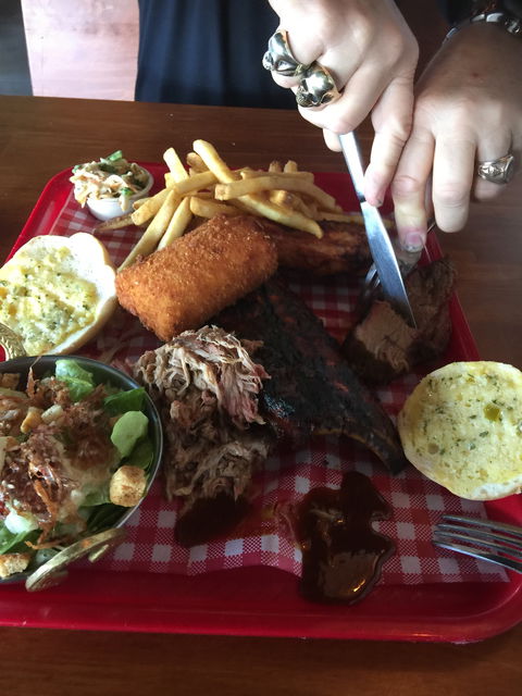 PORKIES BAR-B-QUE - Hobart Tourism 6