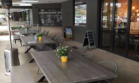 Boulevard Pizzeria - City Beach - Tourism TAS 6
