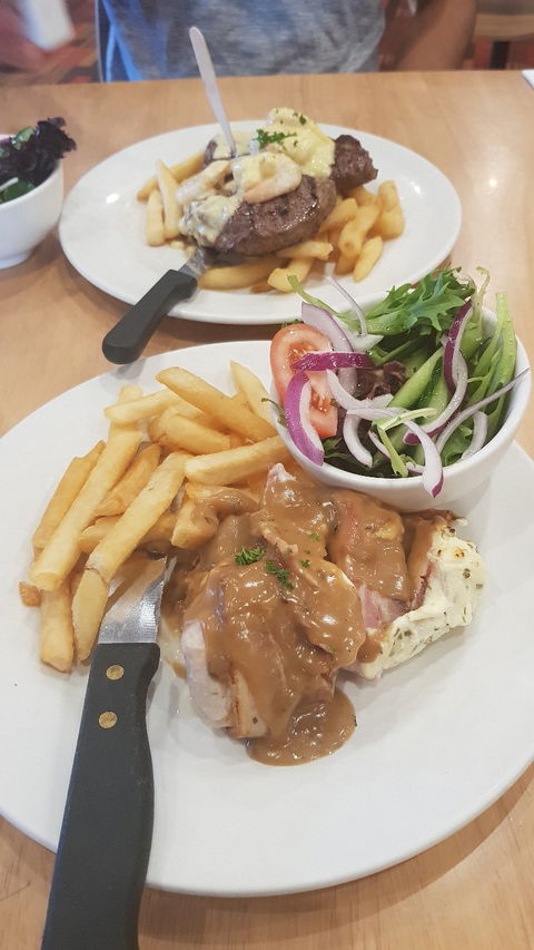 Airport Tavern - Hobart Tourism 6