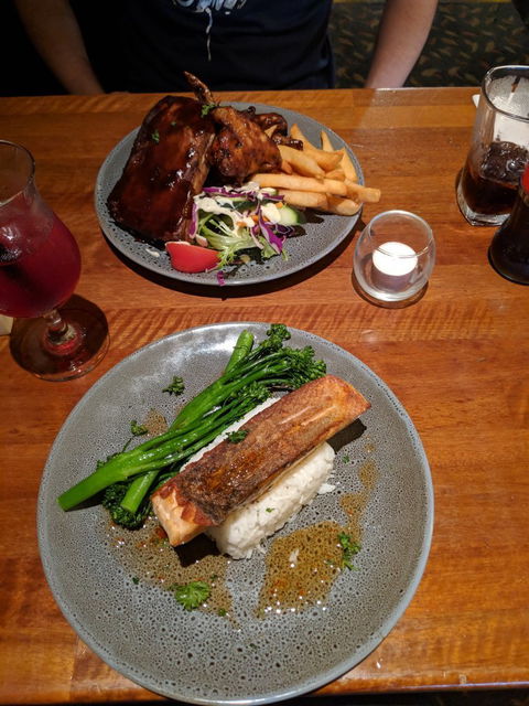 Oxenford Tavern - Hobart Tourism 3