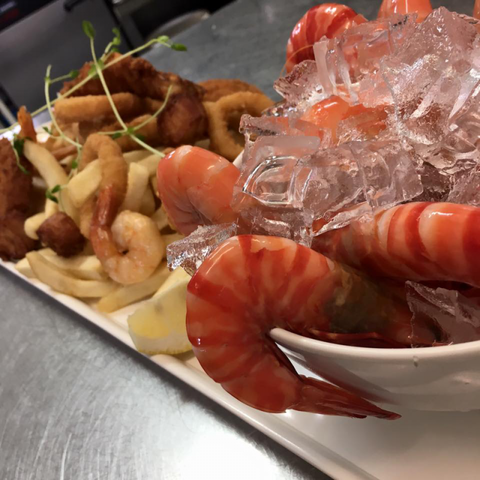 Tin Can Bay Yacht Club Bistro - Tourism TAS 3