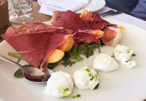 Noosa Waterfront Restaurant - Hobart Tourism 16