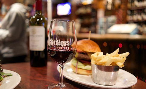 Settlers Tavern - Hobart Tourism 11
