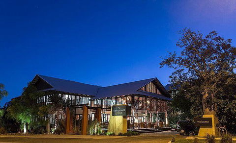 The Deck Poolside Bar & Restaurant - Hobart Tourism 5