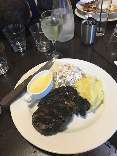 Deloraine Hotel Restaurant - Hobart Tourism 3