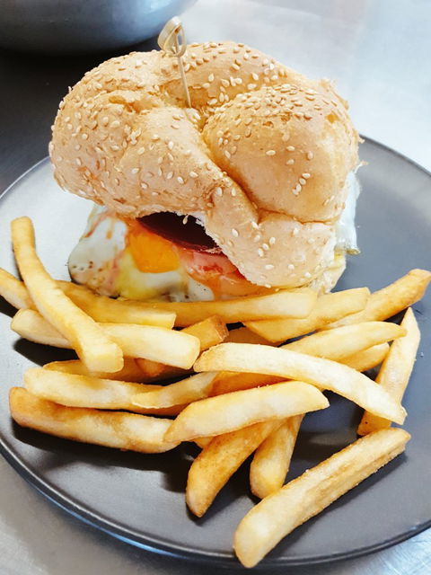 Mt Lyell Hotel Thai - European Bar And Restaurant - Hobart Tourism 5