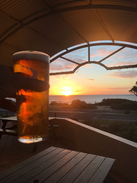 The Hollow Beach Bar And Grill - Hobart Tourism 8