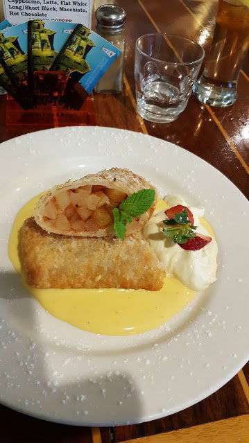Magnums Bistro At Hotel McLaren - Hobart Tourism 1